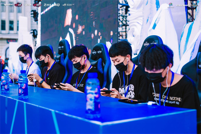 但受连续降 但受连续降